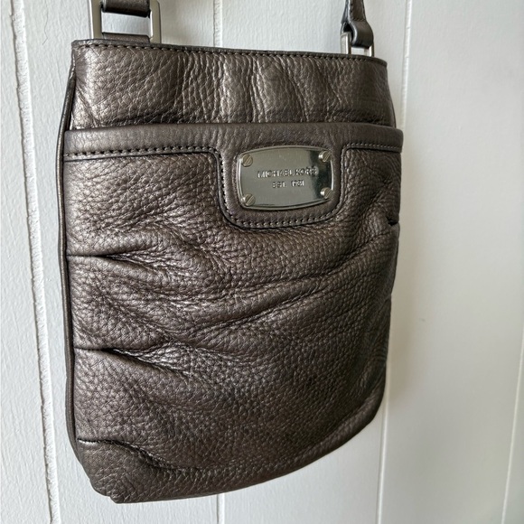 Michael Kors Metallic Leather Crossbody Bag - Picture 2 of 11